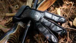 美式猎弓传统弓箭美猎弓手套地中海护指鹿皮加厚射箭黑寡妇熊爪