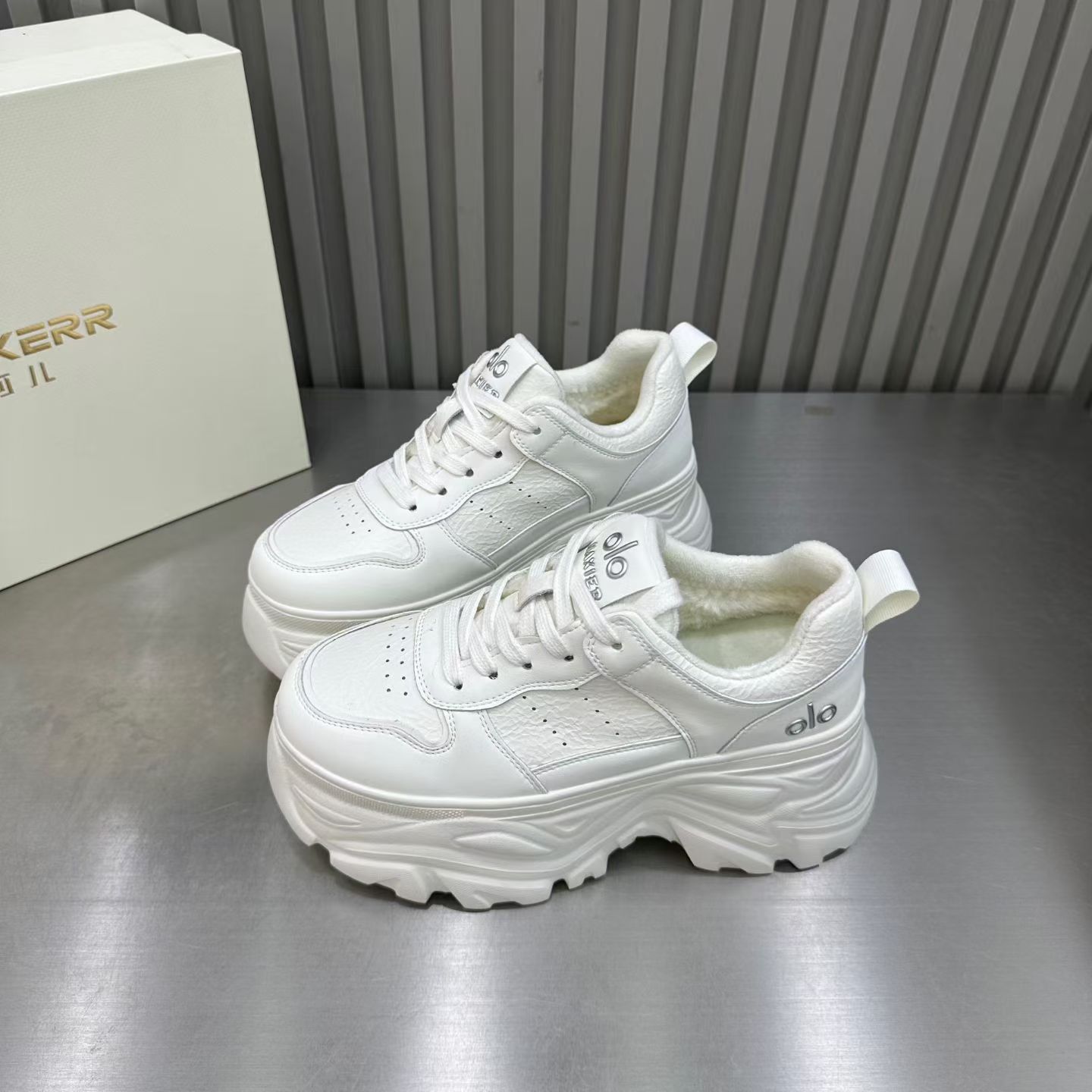 2025冬季新款加绒极简厚底老爹鞋女韩版松糕底轻便运动休闲小白鞋