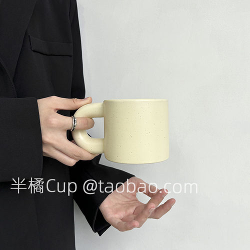 高级感奶黄简约马克杯礼盒
