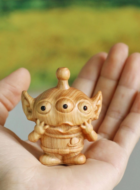 崖柏木雕刻外星人三眼仔卡通人物实木工艺儿童书桌装饰品手办摆件