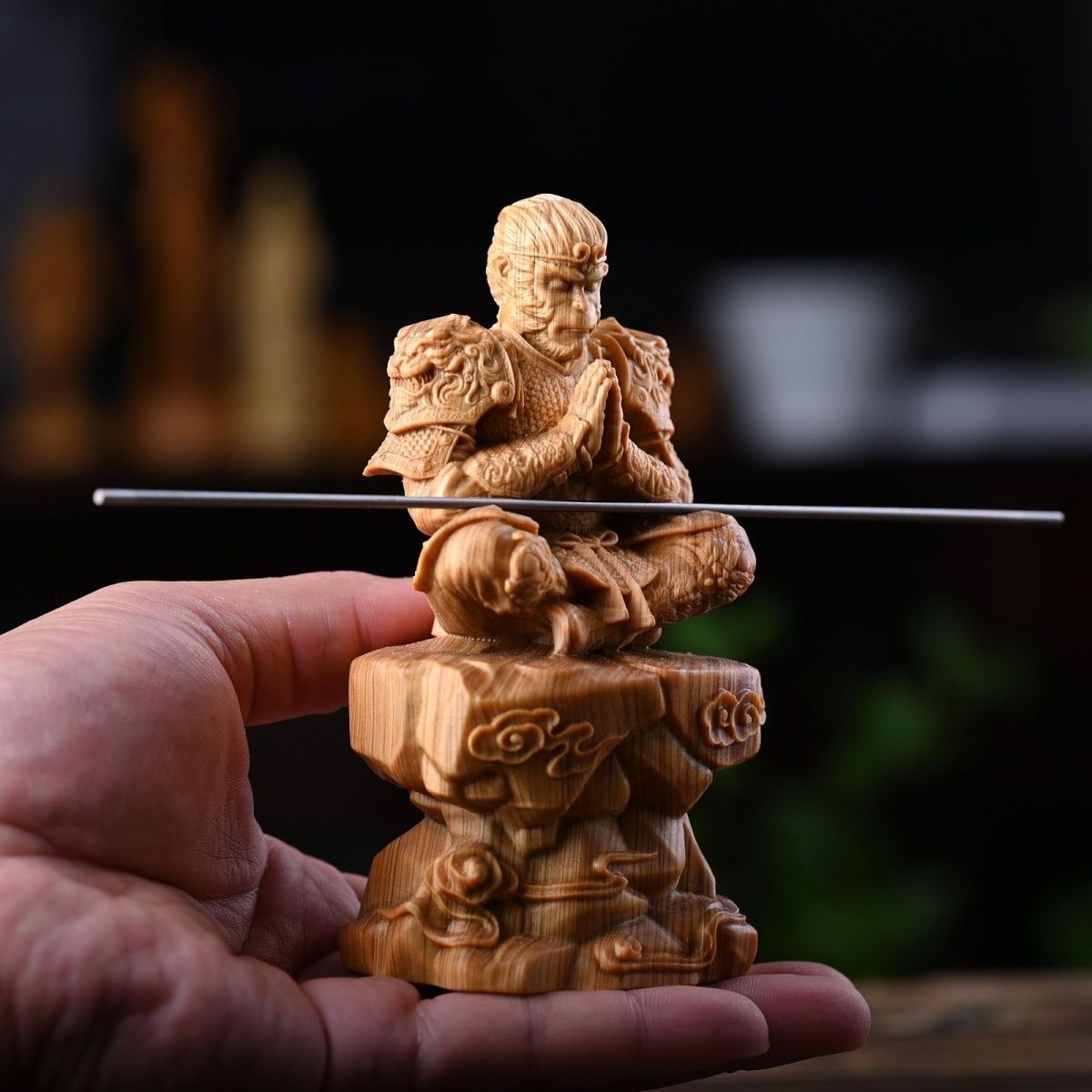 黄杨雕刻斗战胜佛手把件齐天大圣黑神话孙悟空摆件木质装饰工艺品