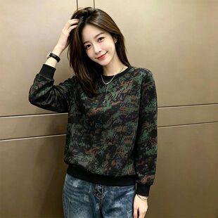 复古迷彩字母印花圆领卫衣女大码宽松时髦妈妈装春秋减龄长袖上衣