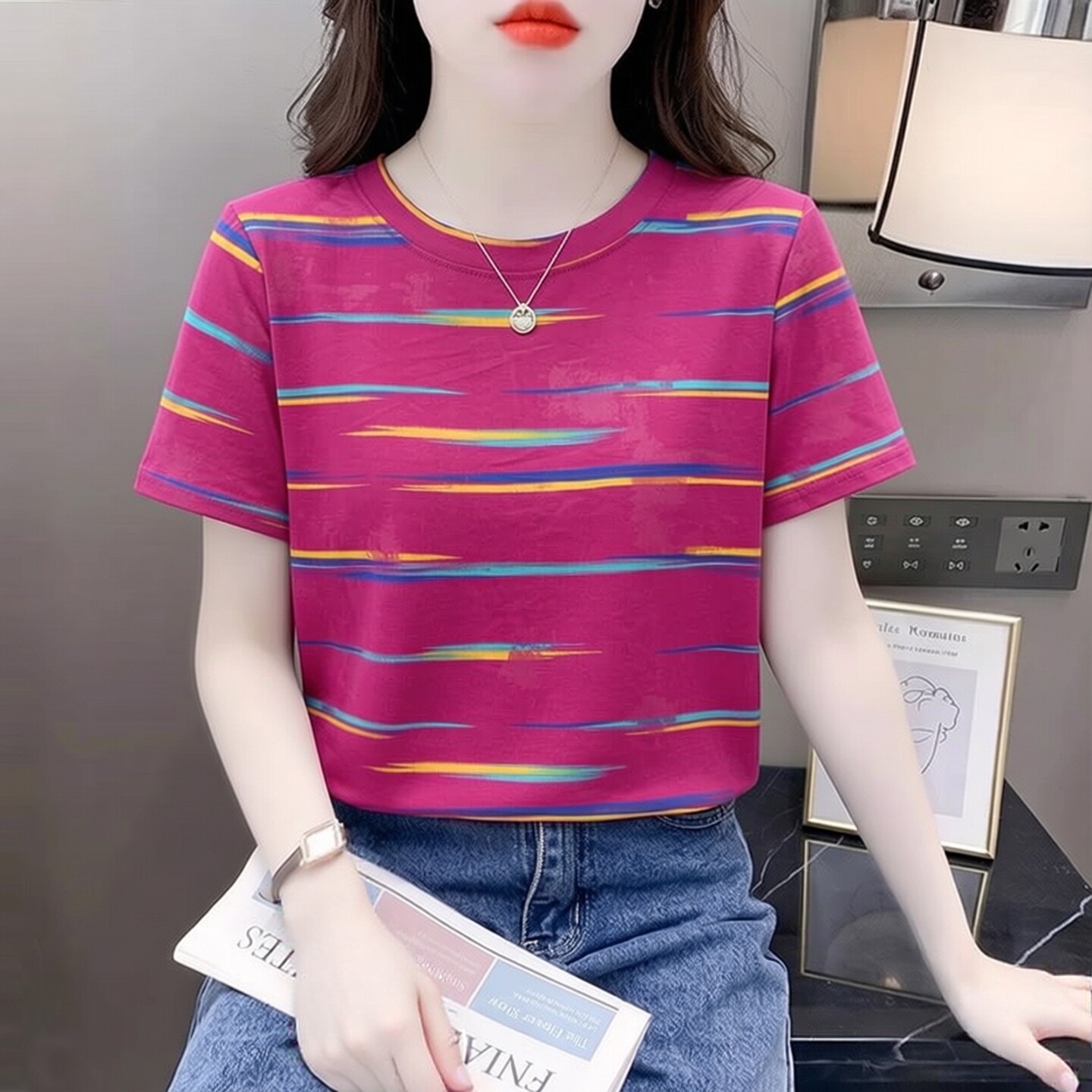 不规则彩色横条纹短袖T恤女圆领图片