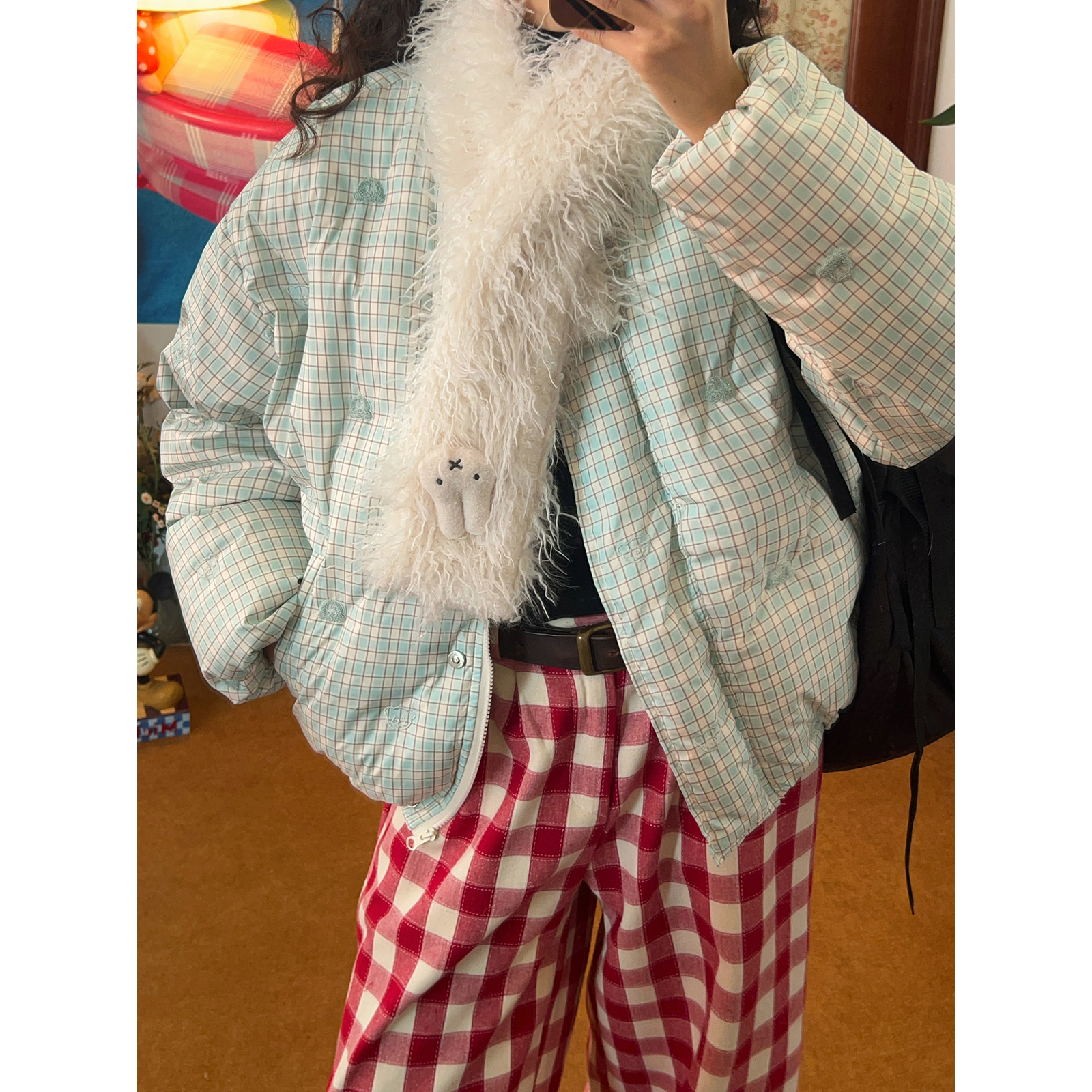 【新品买二送一】白鸭绒羽绒服格子带毛毛围巾女冬款保暖宽松外套