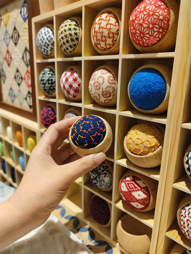 小巾刺子绣实用木托针插装饰盒