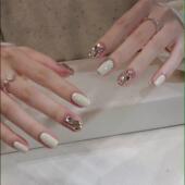 ins风奶白秋冬显白小短甲美甲2025年新款 纯手工穿戴甲高级感定制