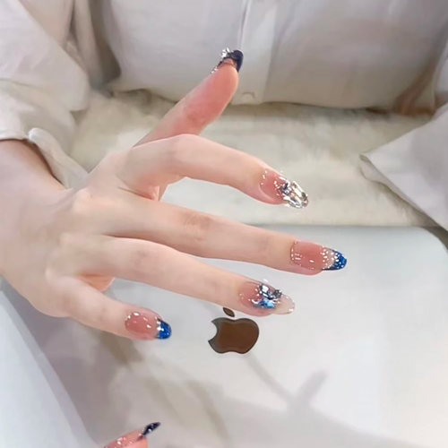 2026年新款秋季克莱因蓝法式蝴蝶美甲显白穿戴甲纯手工高级感短款