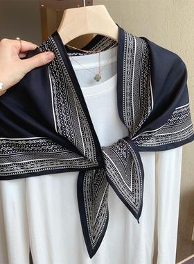 高级感黑色复古三角丝巾女春秋季薄款百搭时尚披肩装饰领巾屁帘潮