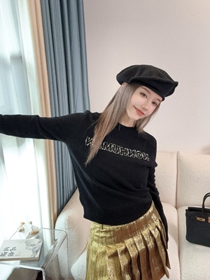 设计师nonhuman蚂蚁25秋冬纯羊毛烫钻logo修身圆领毛衫