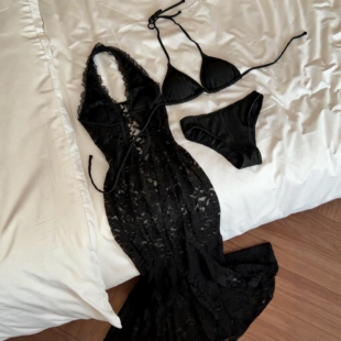 黑色比基尼泳衣女高级感显瘦遮肚纯欲镂空挂脖蕾丝长裙分体度假