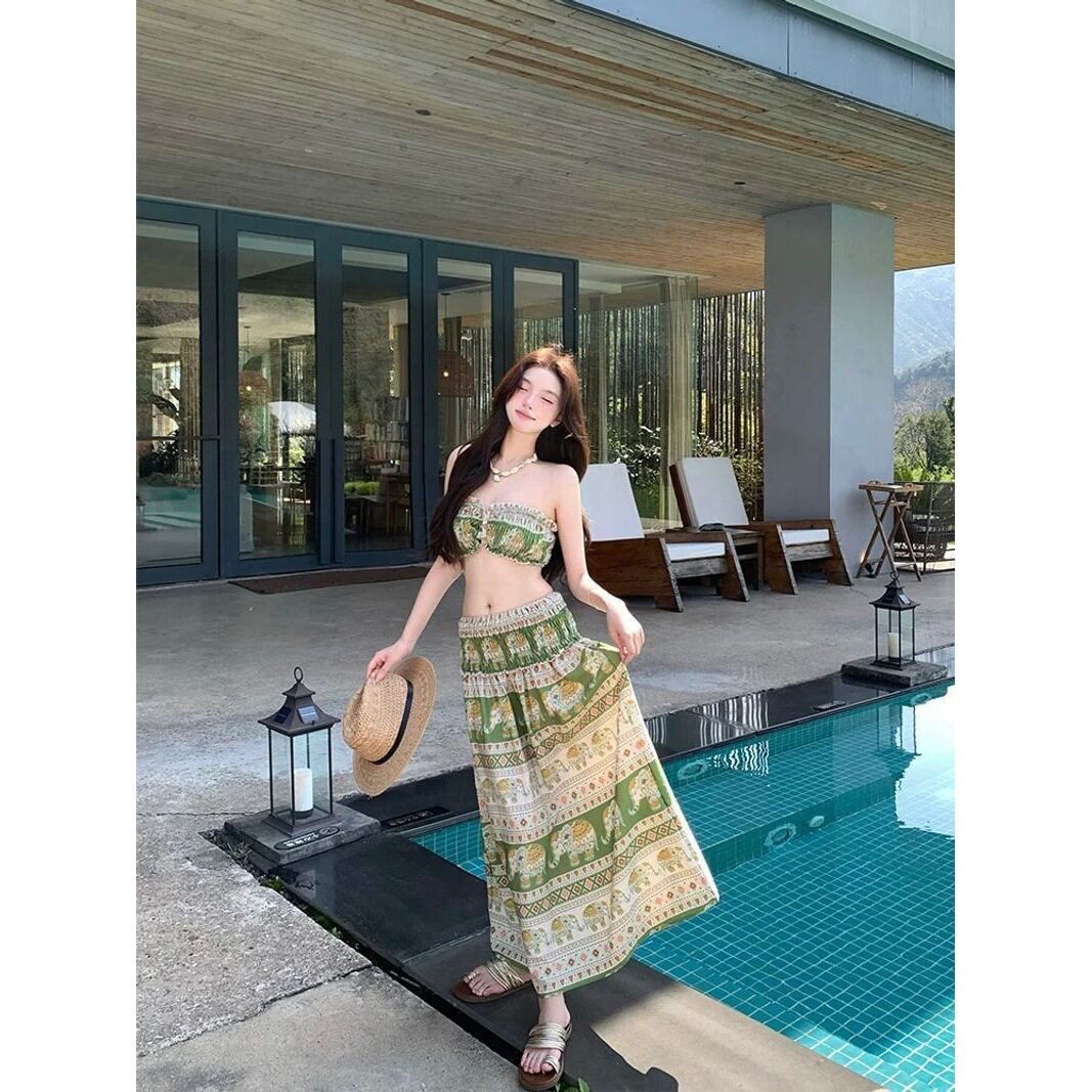 泰国海边拍照度假套装女夏绿色印花褶皱抹胸比基尼泳衣高腰半身裙图片