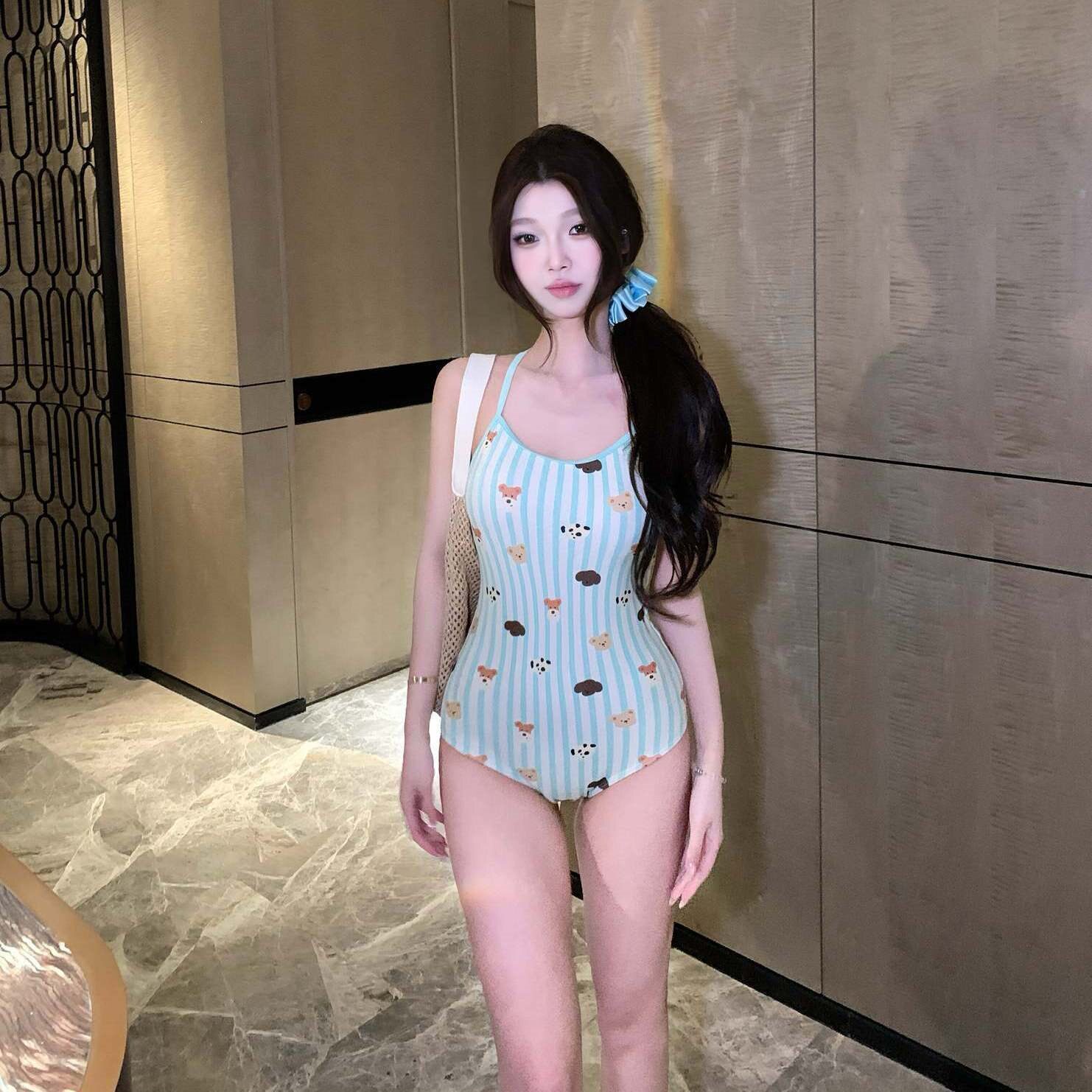 条纹卡通连体低叉泳装显瘦修身竞速专业运动少女可爱游泳衣训练