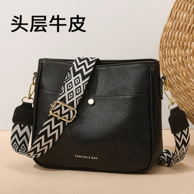 真皮水桶包女2026新款时尚通勤女士斜挎包休闲宽带软皮女包单肩包