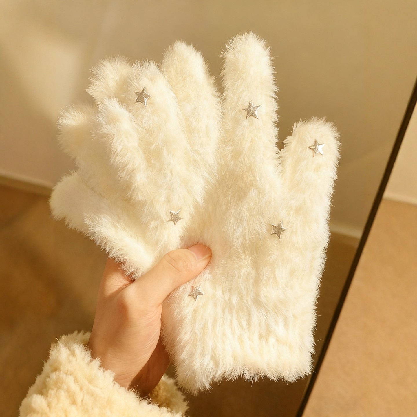 白色星星毛绒分指手套