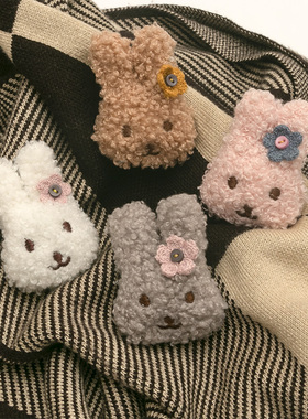 毛绒小兔玩偶胸针围巾装饰配件徽章包包可爱日系毛衣配饰别针男女