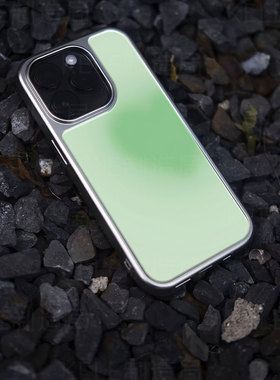 绿色爱心电镀玻璃黑框磨砂手机壳适用苹果iphone17promax华为VIVOX200PROMINI荣耀300PROVIVOIQOO12PRO华为PU