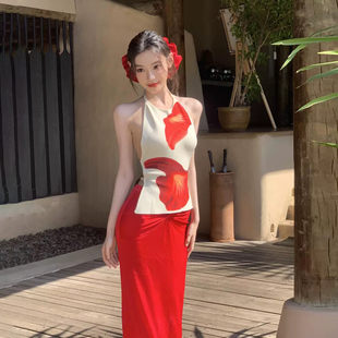迪迪不畏赵露思同款性感露背挂脖上衣纯欲红色半身裙度假风套装女
