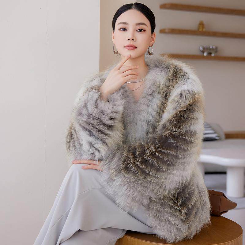 2024新款芬兰进口狐狸毛皮草外套女时尚年轻款V领慵懒风车条工艺