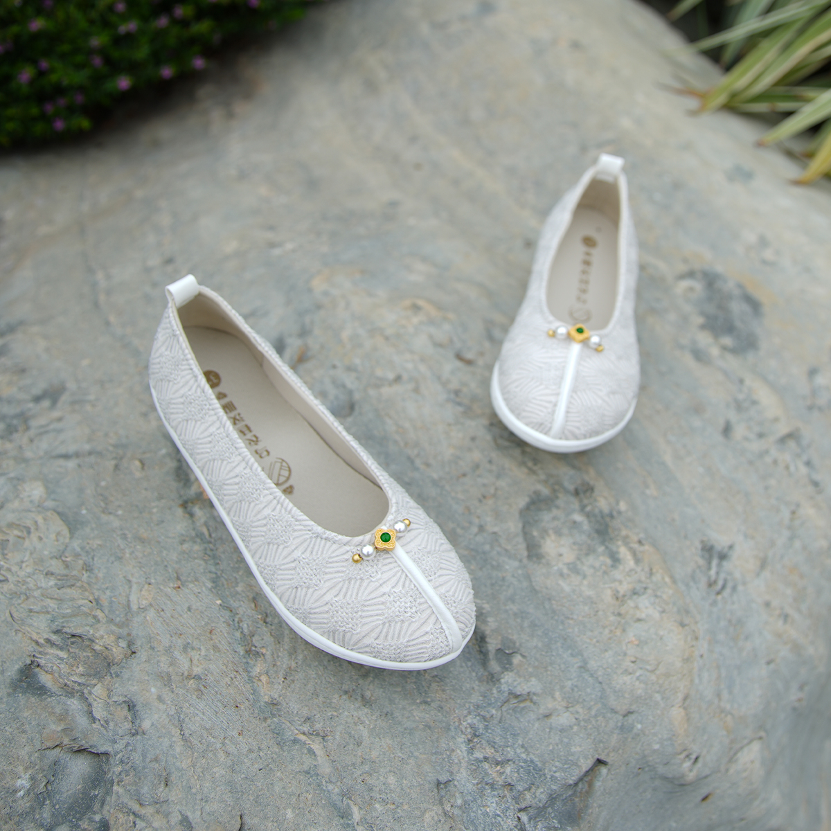 乌衣巷明制汉服鞋白色珠瑾登云履