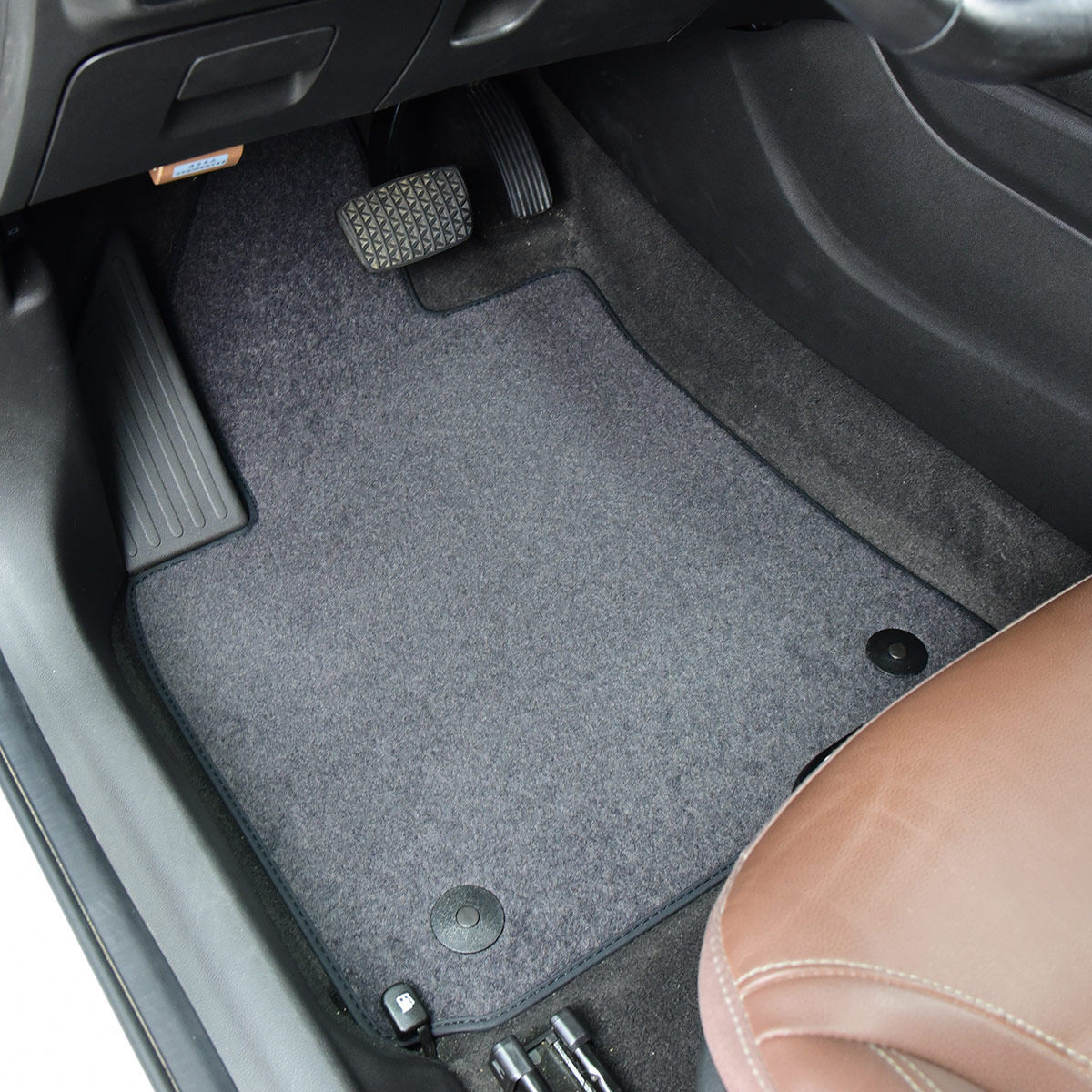 turbo丝绒脚垫适用于别克全新君越老君越Avenir装车实拍 丝绒材质