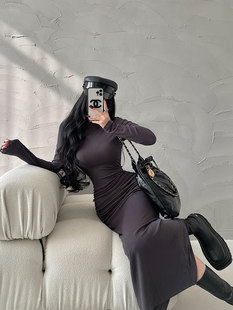 YoungGirlDay纯欲氛围感小高领修身 后开叉包臀连衣裙长裙 褶皱长袖