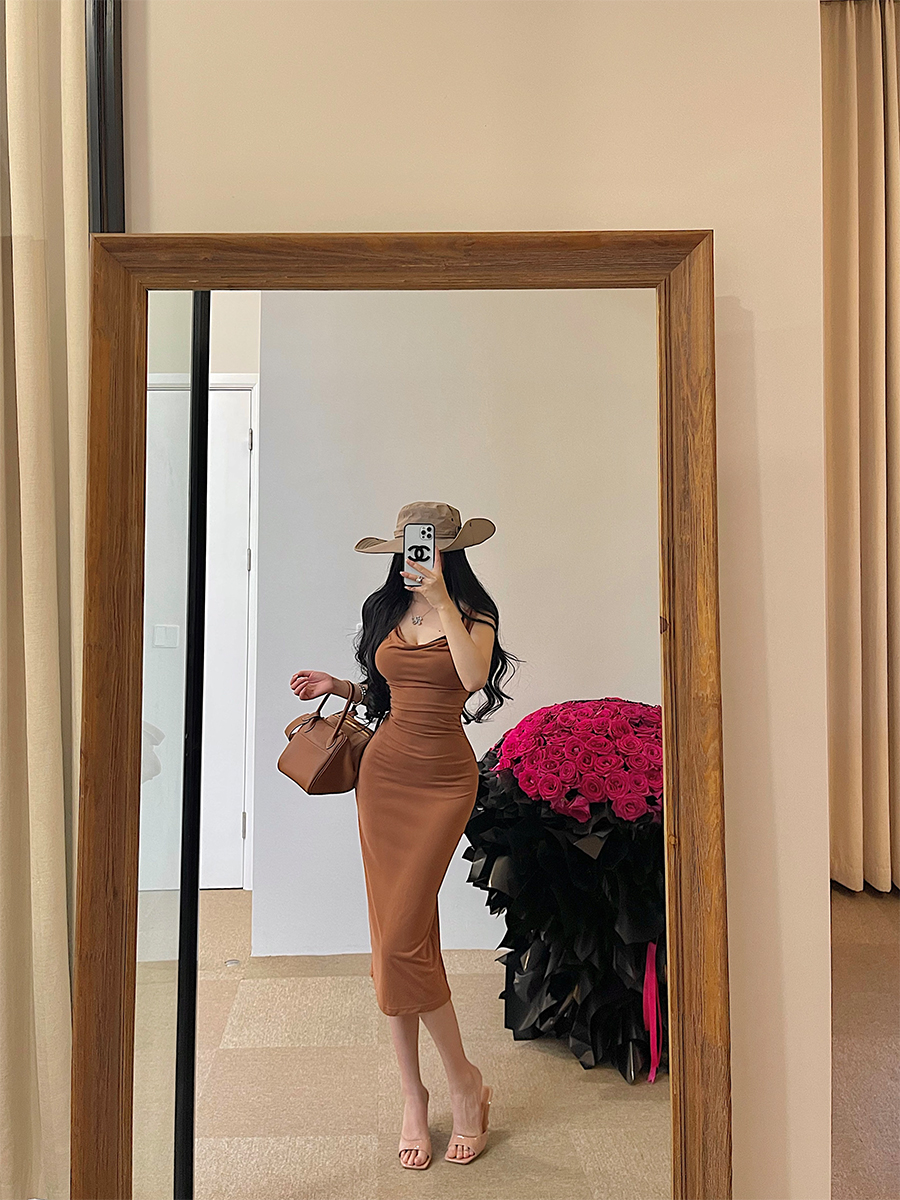 纯欲性感褶皱收腰开叉吊带连衣裙