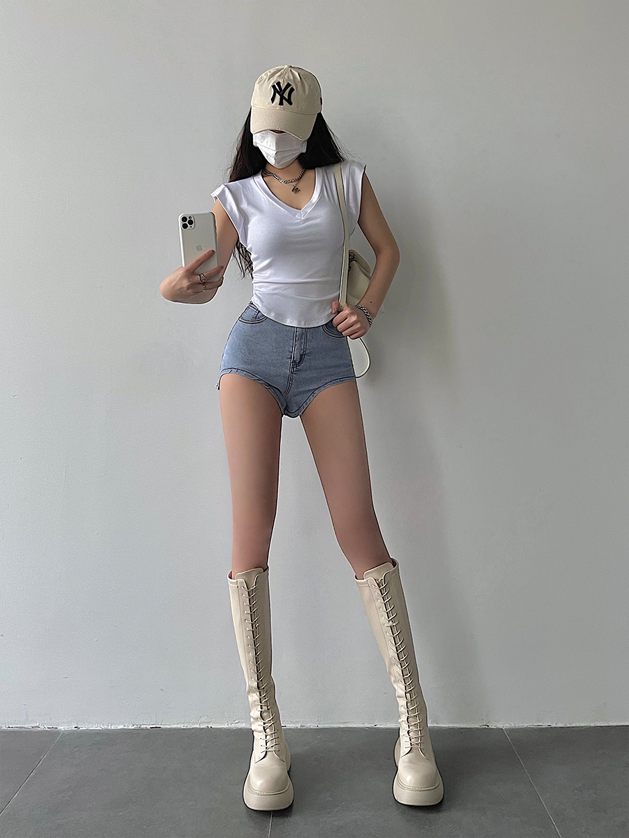 辣妹性感显腿长牛仔短裤包臀热裤