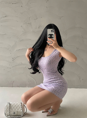 YoungGirlDay 纯欲风性感U领修身显瘦紫色碎花无袖包臀连衣裙短裙