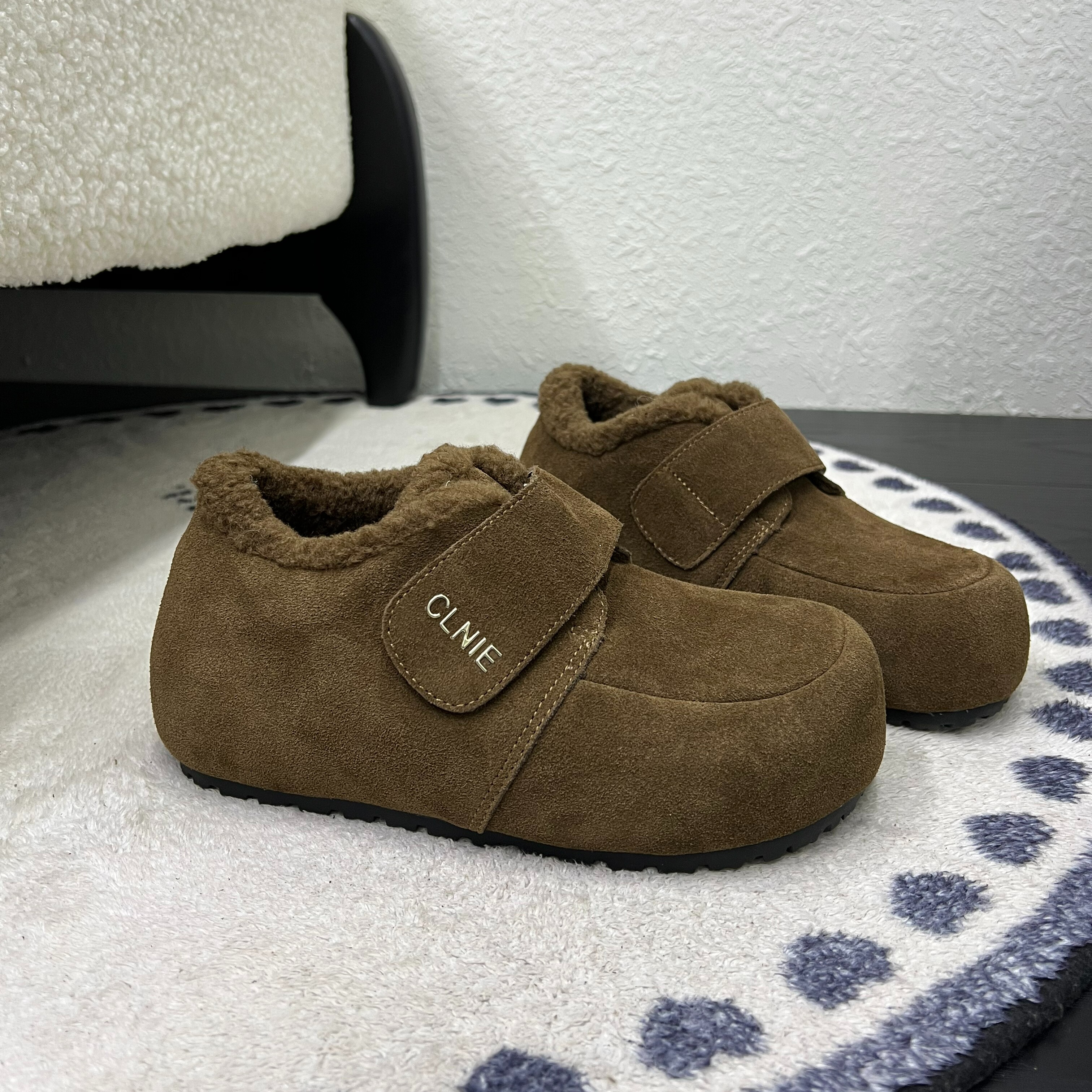 韩系磨砂皮魔术贴勃肯鞋女2025冬新款加绒保暖棉鞋一脚蹬毛毛鞋潮