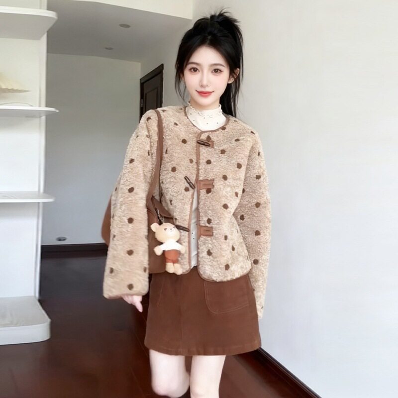 秋冬加厚保暖牛角扣毛绒绒外套