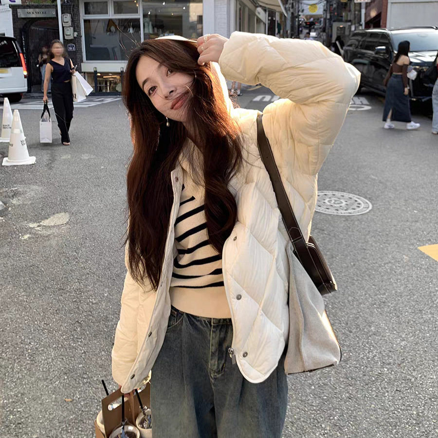 90白鸭绒轻薄菱格短款女羽绒服