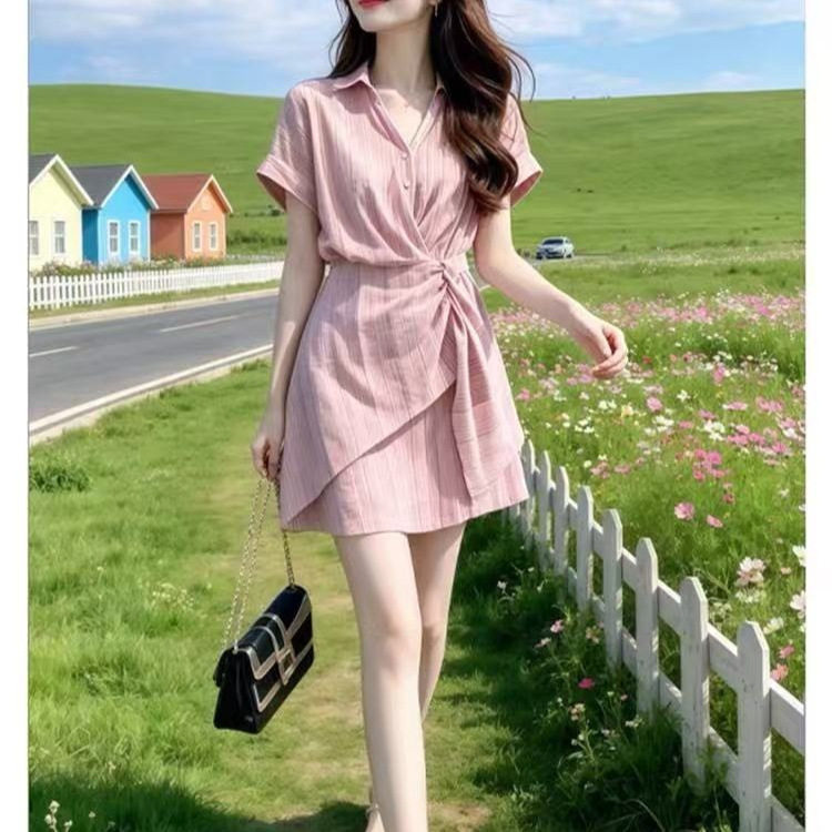 法式温柔风条纹A字裙女2026夏季新款轻熟收腰设计V领短袖连衣裙子