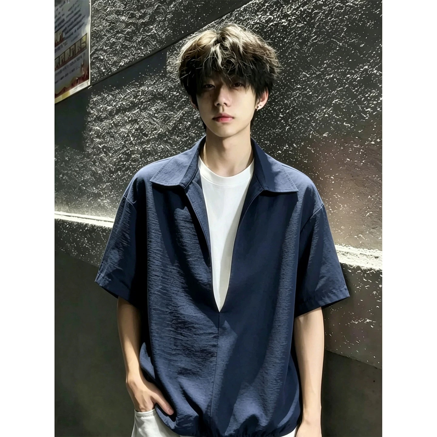 藏青仿亚麻假两件V领短袖衬衫男