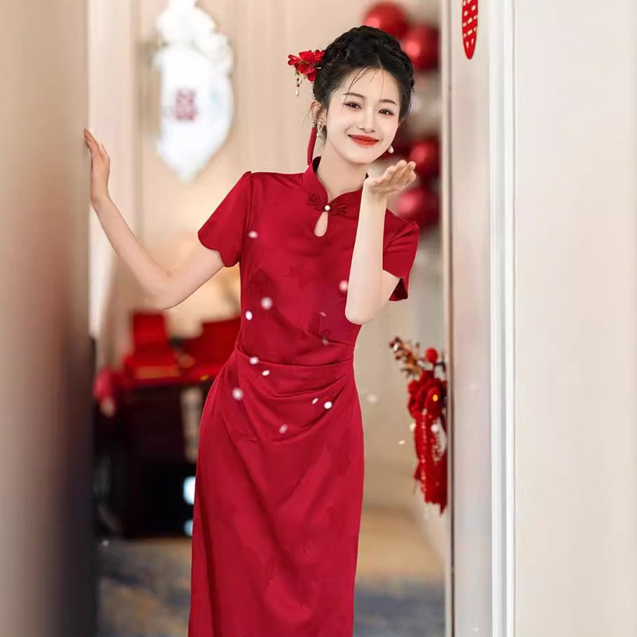 红色旗袍敬酒服新中式新娘订婚礼