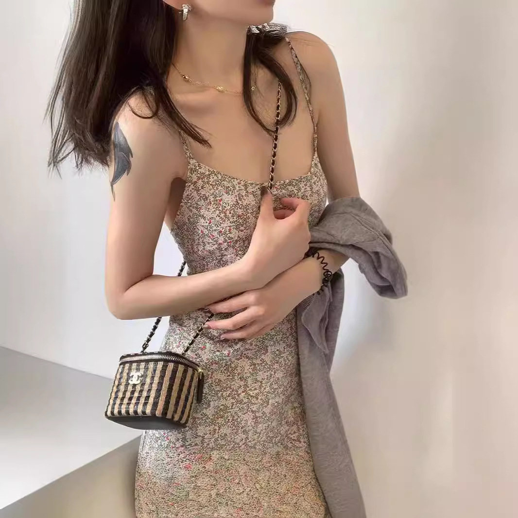 夏季清新甜美碎花收腰吊带连衣裙
