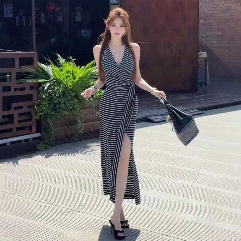 法式设计感条纹V领无袖连衣裙