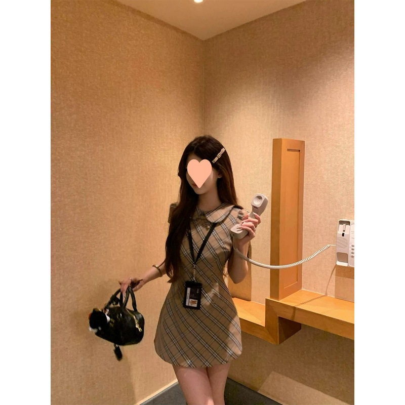 中古风收腰娃娃领格纹显瘦连衣裙