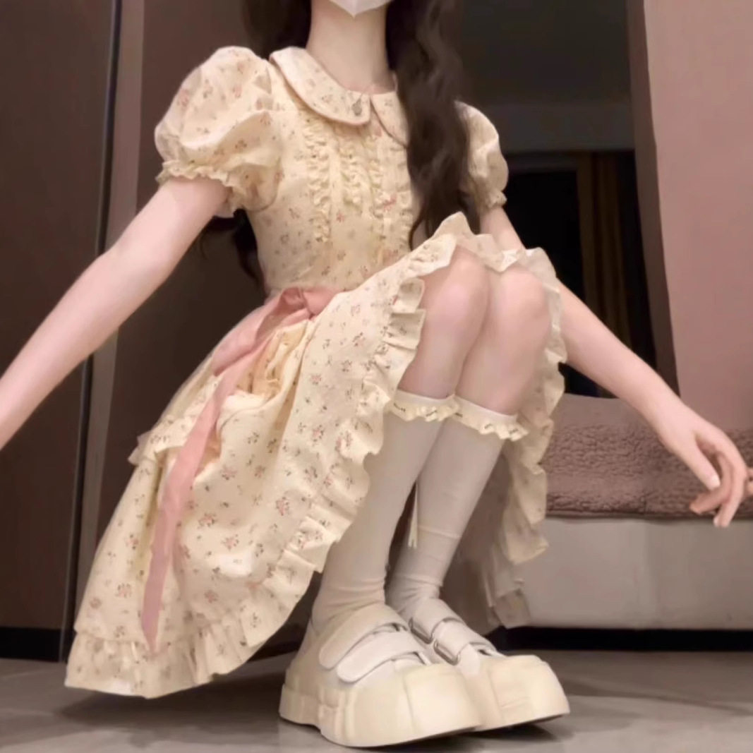 甜美娃娃领碎花连衣裙