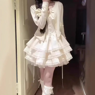 白色蕾丝吊带连衣裙女夏季高级感小众短款小个子蝴蝶结蛋糕蓬蓬裙