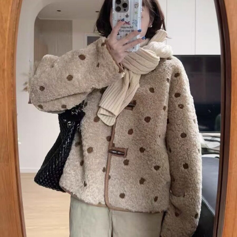 牛角扣设计感双面穿百搭款加厚小众皮毛一体宽松型超好看流行上衣