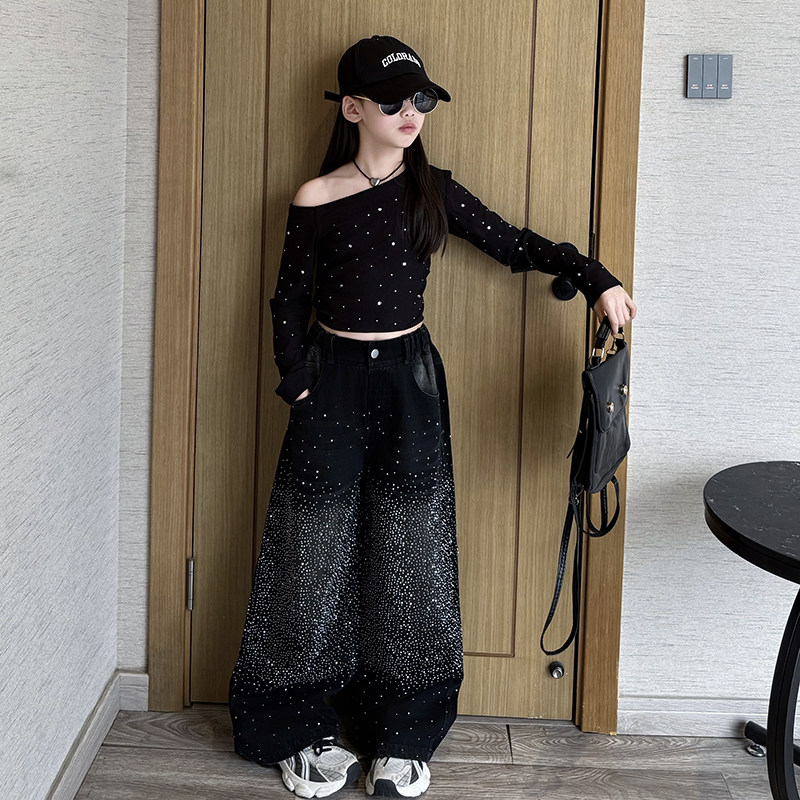 女童春季洋气设计感斜肩长袖打底2026新款韩版潮酷烫钻阔腿牛仔裤