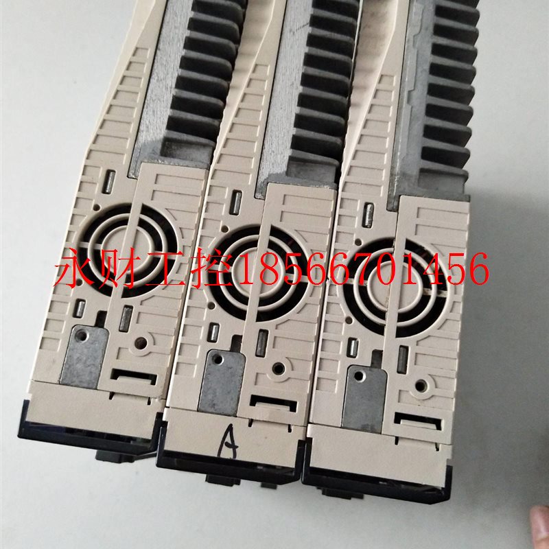 议价YASKAWLRQA机/安川0400W伺服电驱动器SGDV-2R8A01A0200 0免￥