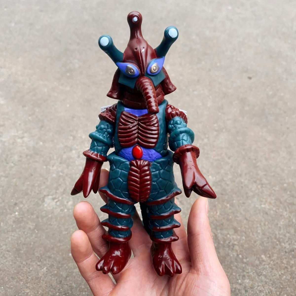 中号系列软胶关节可动怪兽玩偶人偶儿童男孩雷德莫拉希波利特星人