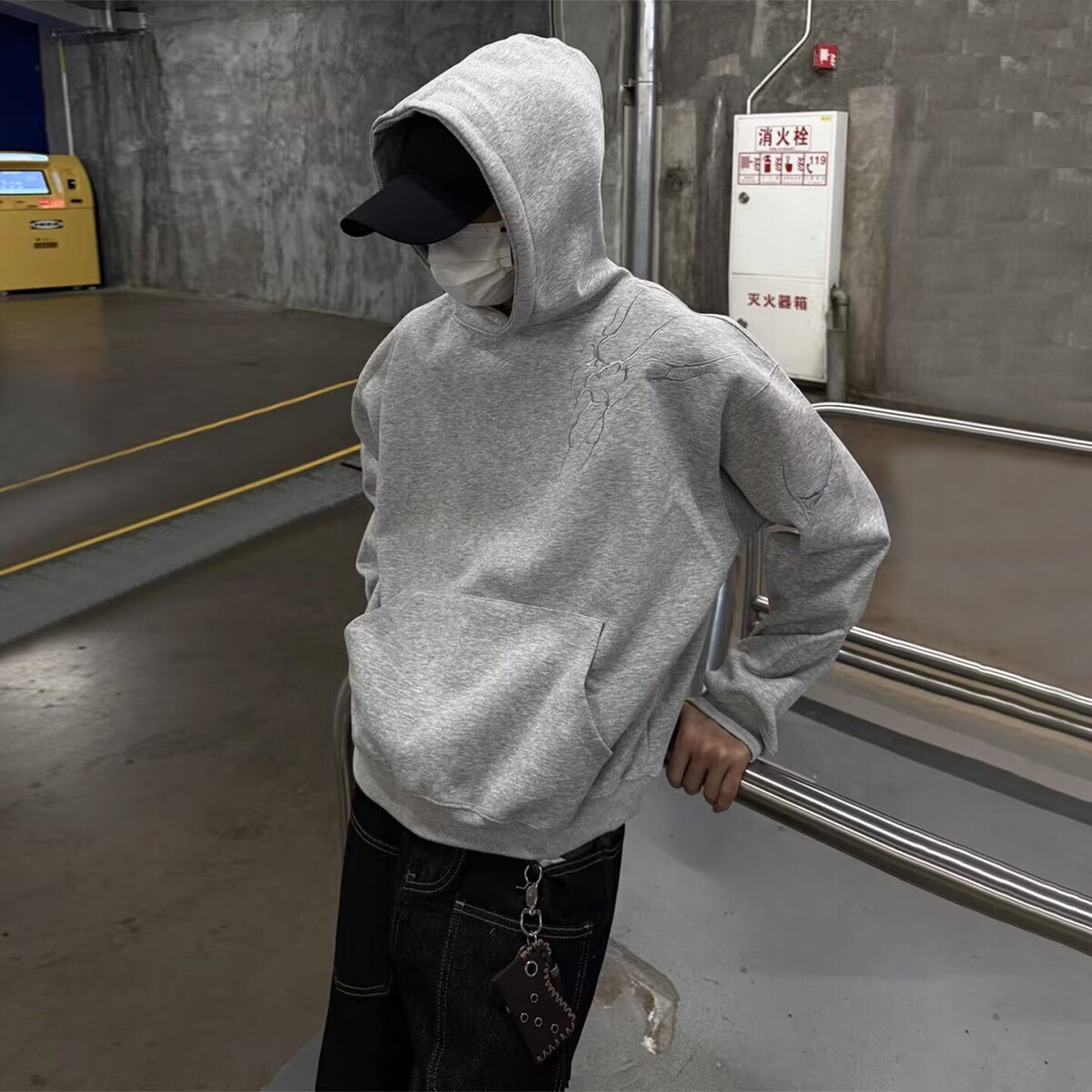 灰色