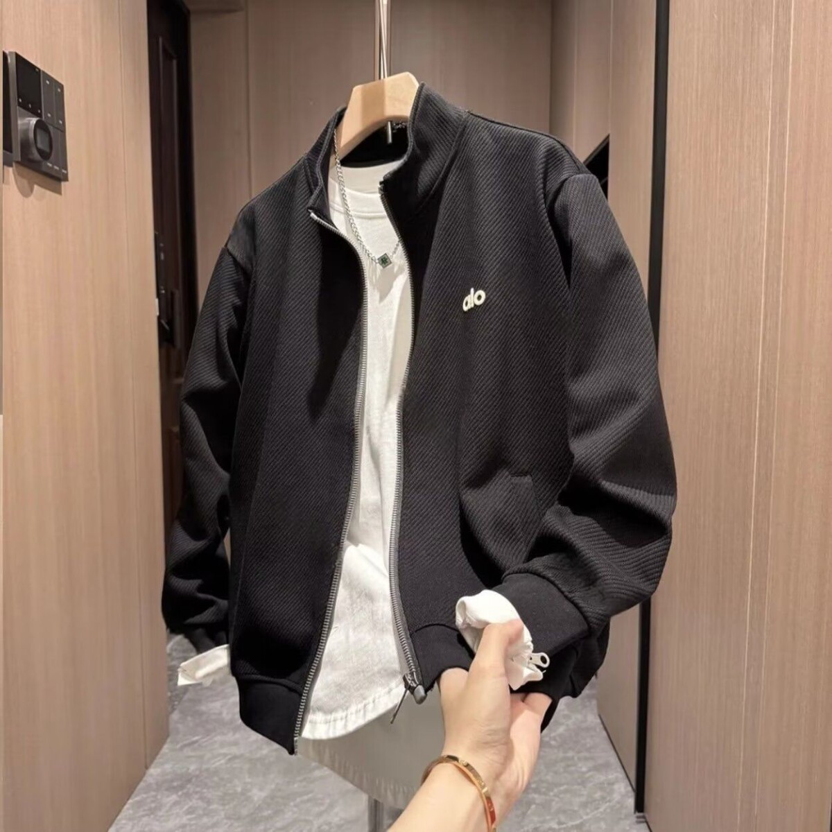 黑色