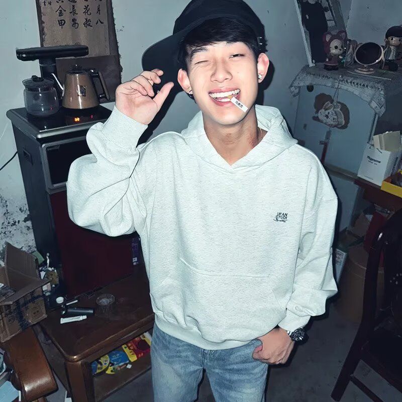 灰色