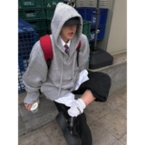 深灰色