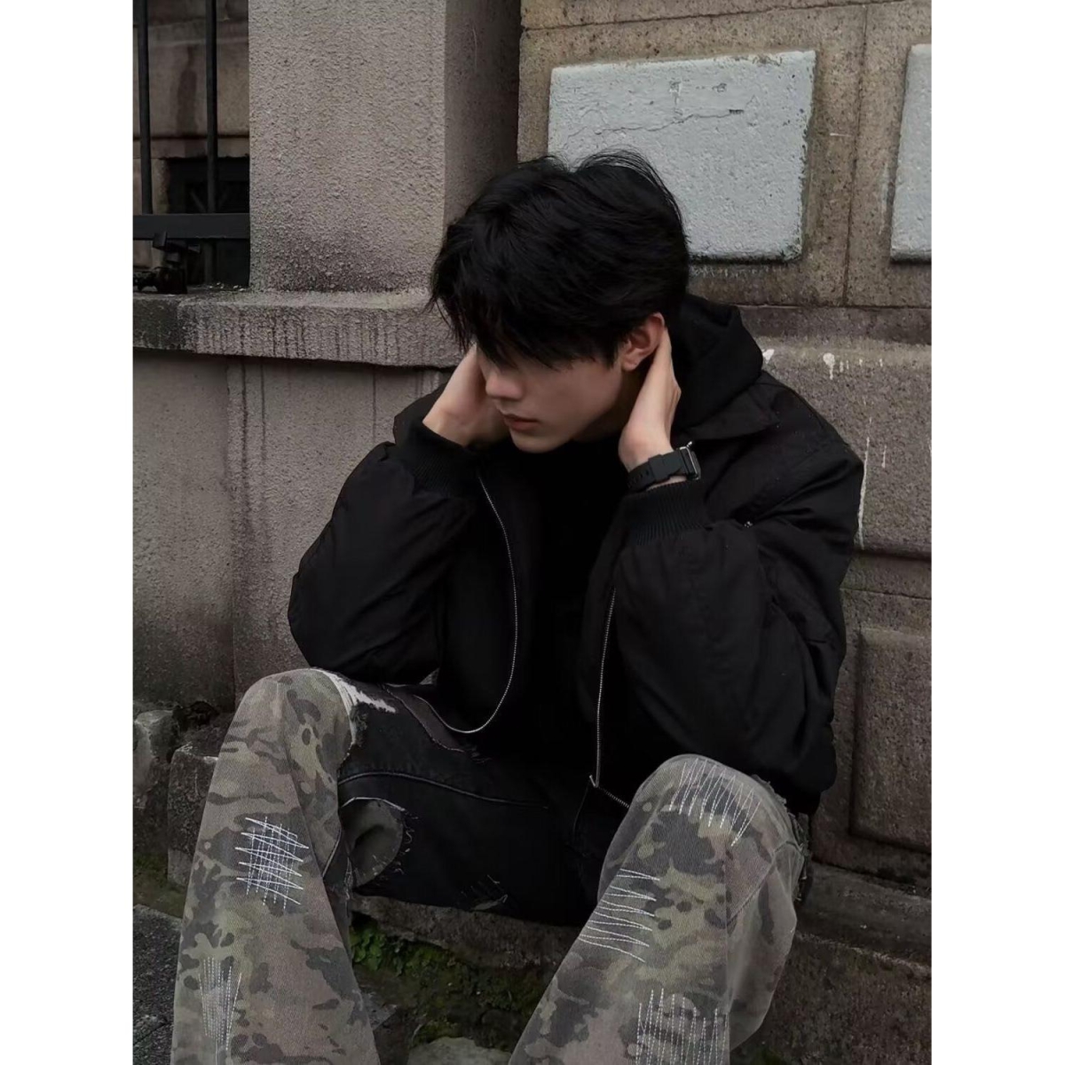 黑色