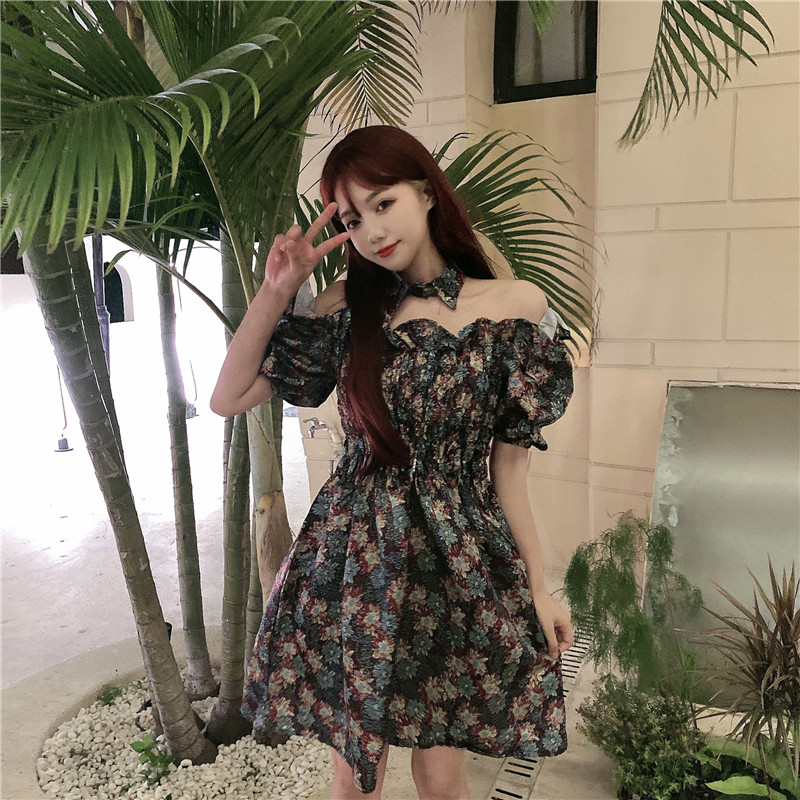 Real photo Auricularia auricula side square collar French retro pleated waist bubble sleeve Floral Dress
