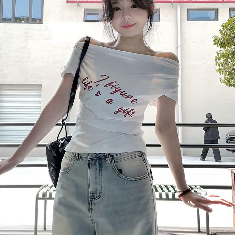 一字领白色短袖修身T恤女夏季字母印花显瘦辣妹百搭短款露肩上衣